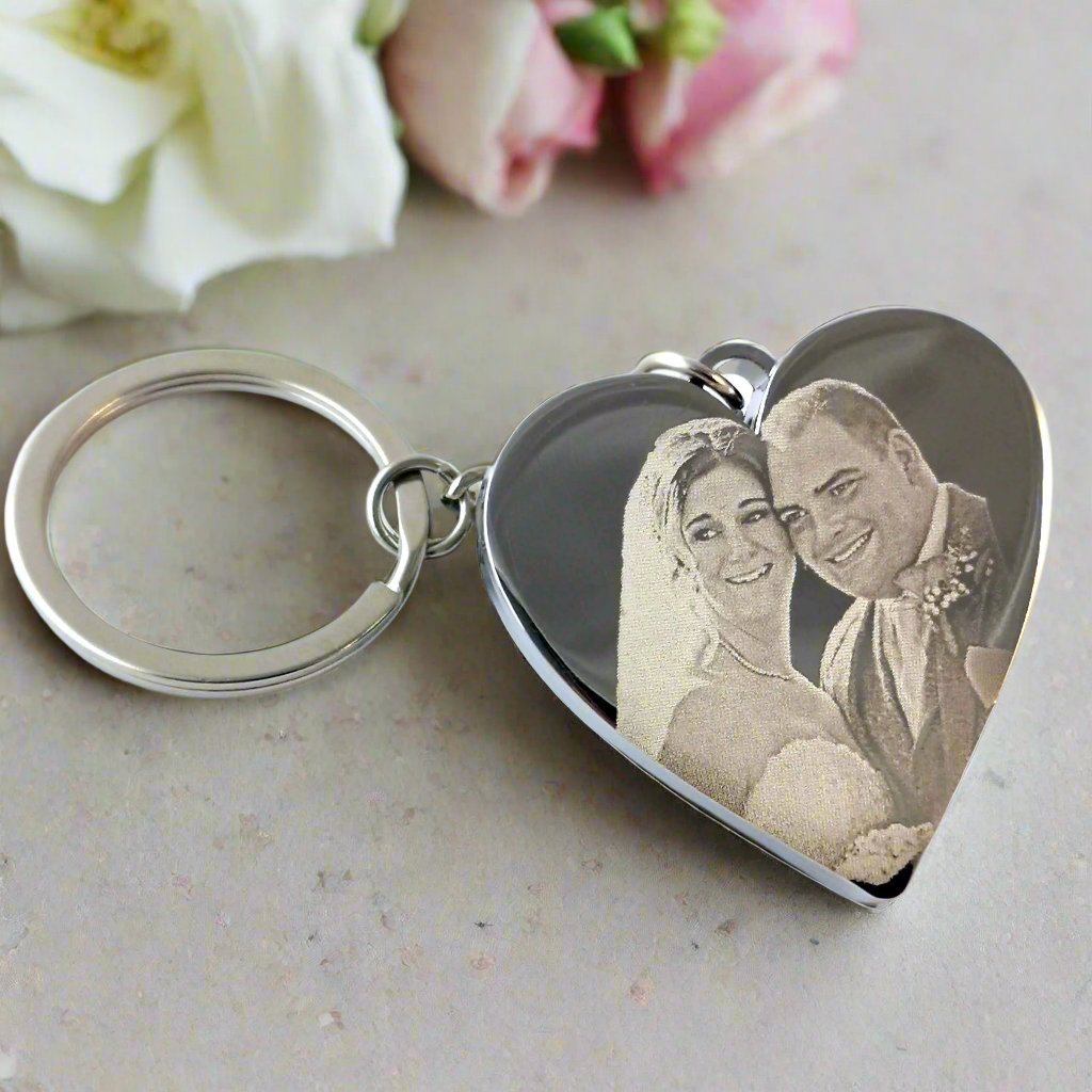 Personalized heart-shaped silver keyring with engraved special date, message, and photo, mirror polished stainless steel, 4cm x 2.5cm