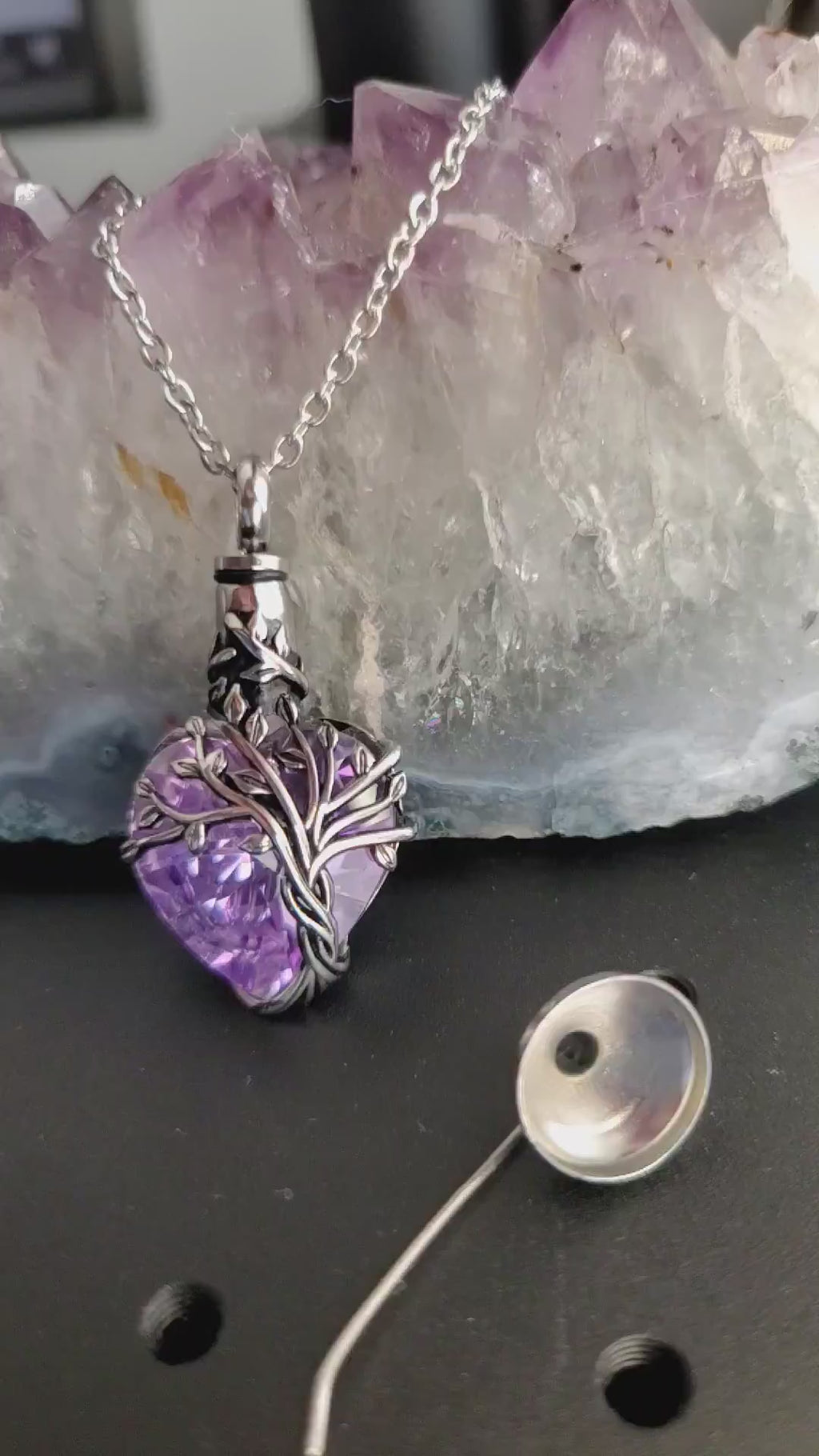Elegant heart-shaped crystal ash necklace, stainless steel, 45+5cm chain, 9.1g, memorial cremation keepsake.