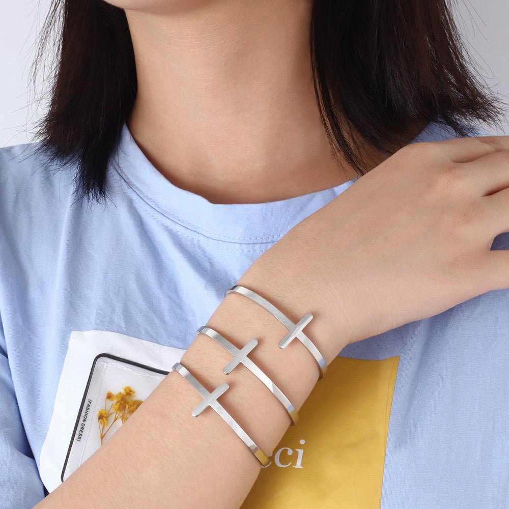 Personalized stainless steel cross bangle bracelet, open style, 21.5cm, 8.5g weight.