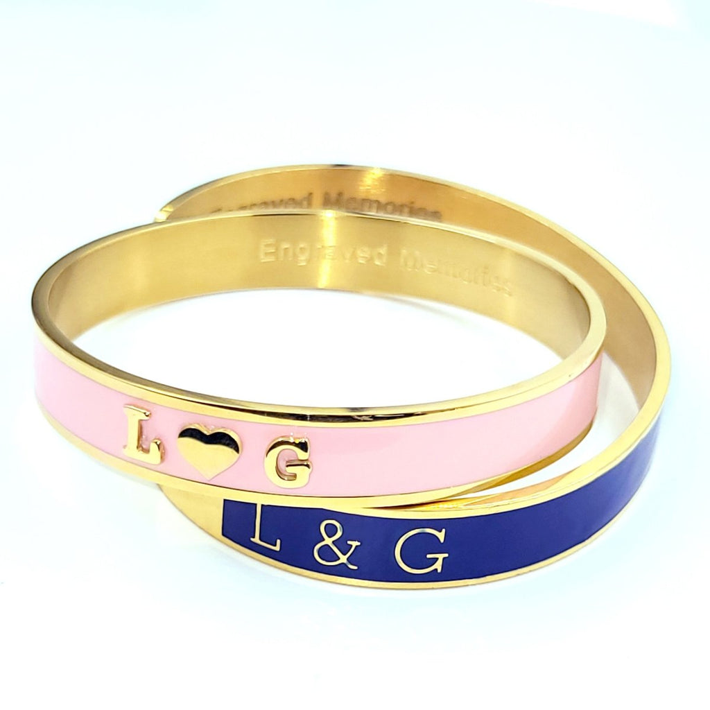 Personalised gold-plated initial letter bangle, enamel stainless steel, adjustable, custom engraving, gift box.