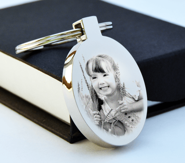 Personalized 316L stainless steel oval keychain, ‘Love You to the Moon & Back,’ 25x37mm, engraved.