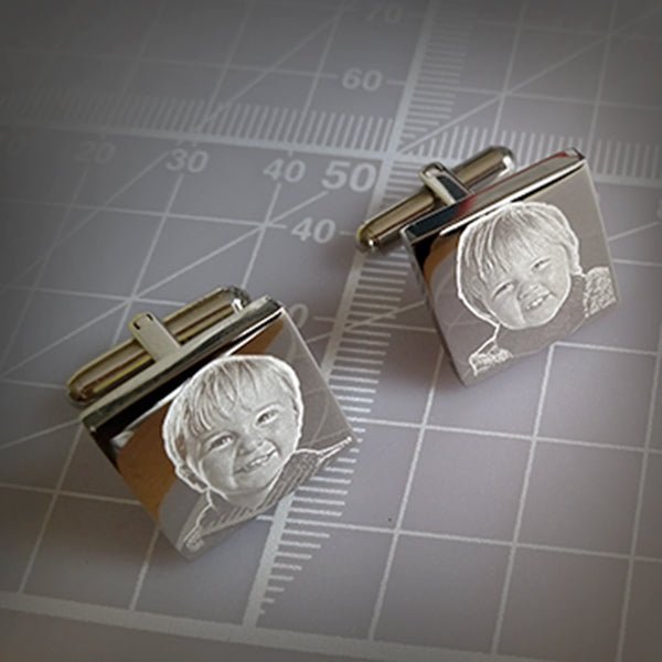 Personalized chrome case with photo-engraved cufflinks, a perfect gift for dads, grooms, or best men on any special day.