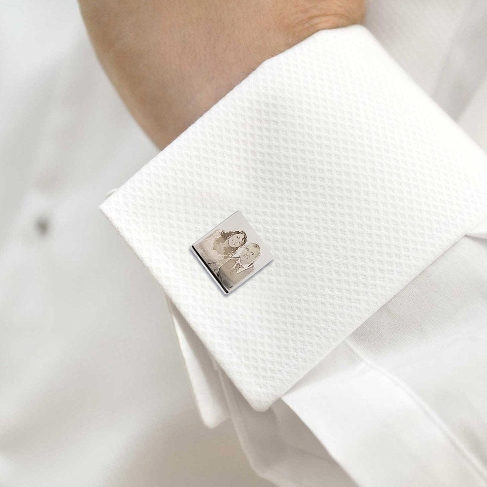 Personalized chrome case with photo-engraved cufflinks, a perfect gift for dads, grooms, or best men on any special day.