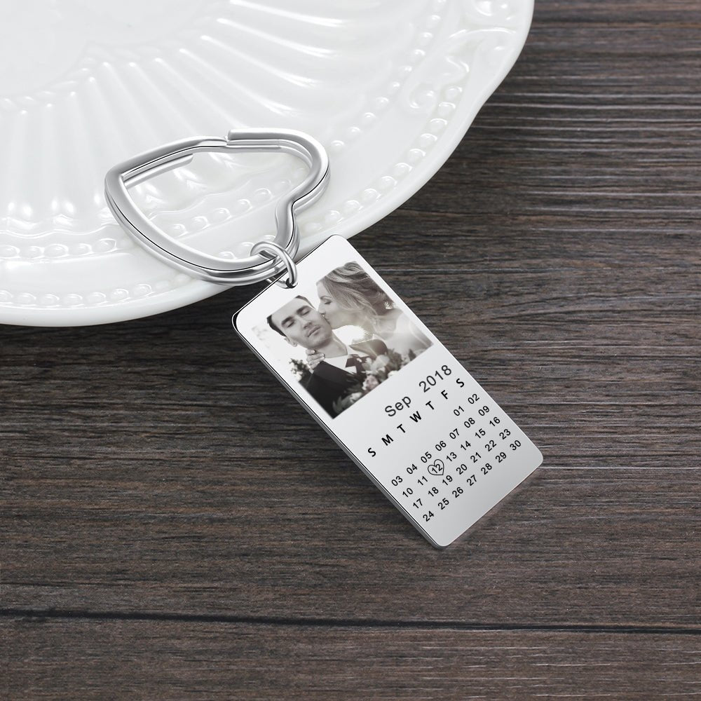 Personalized photo calendar keychain, stainless steel, custom photos and dates, 16.2g, perfect gift.