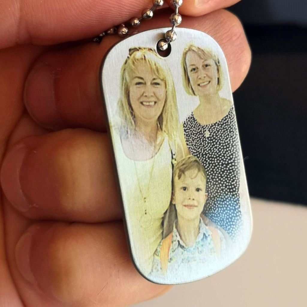Customizable stainless steel dog tag necklace, perfect Father's Day gift featuring family photos or text. Double-sided design.