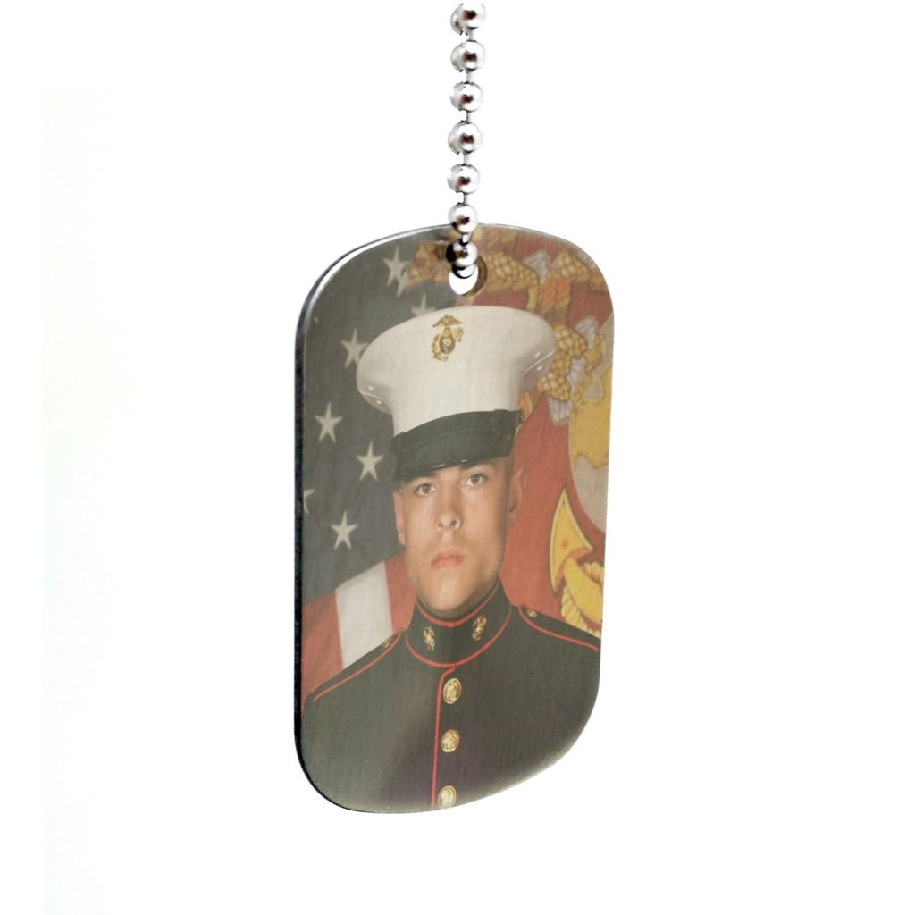 Customizable stainless steel dog tag necklace, perfect Father's Day gift featuring family photos or text. Double-sided design.