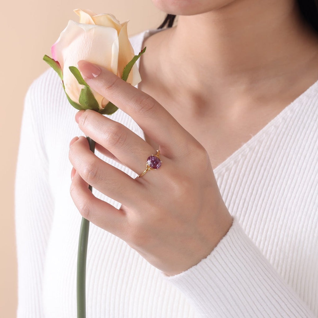 925 sterling silver ring with natural Alexandrite. Color-changing gemstone symbolizing transformation & creativity.