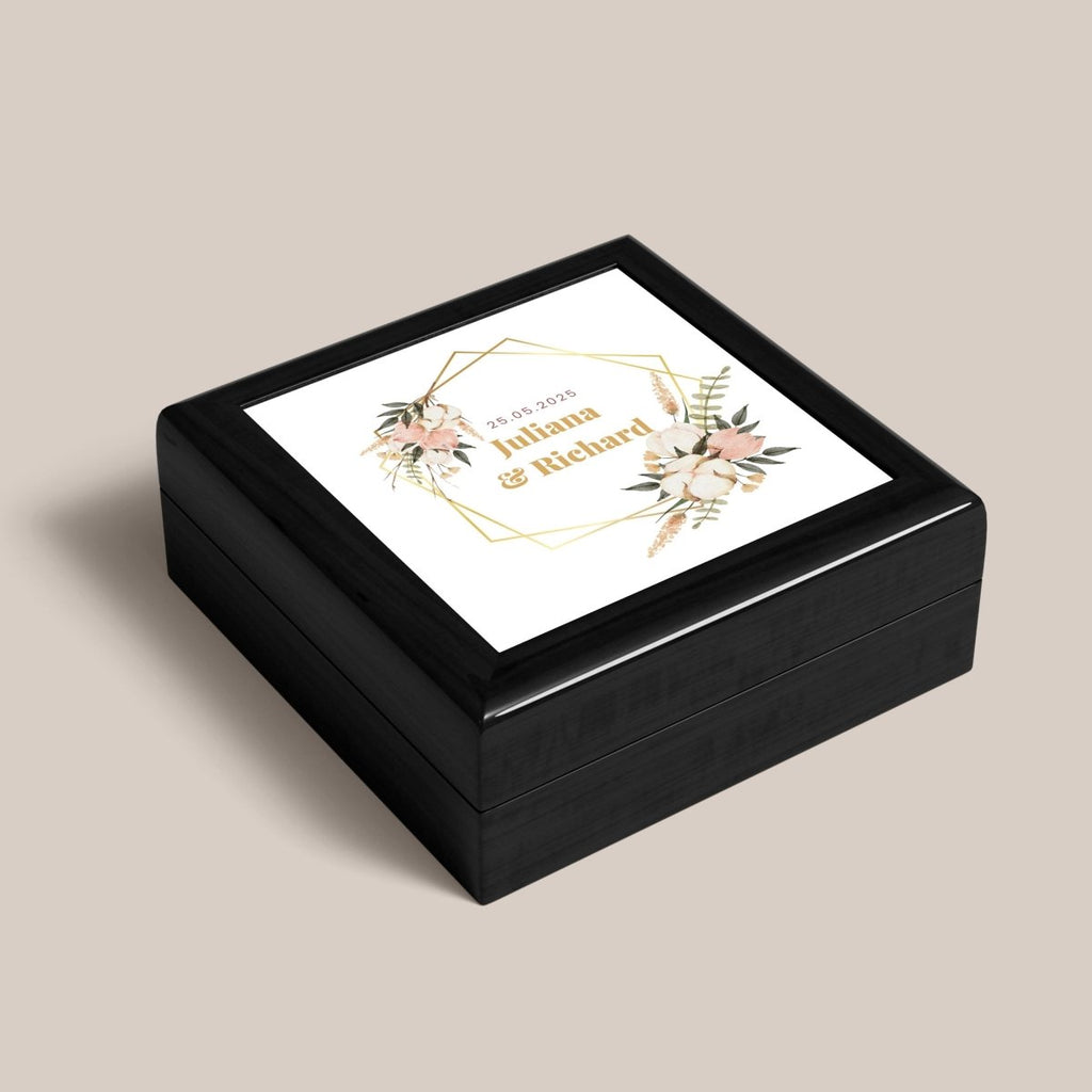 Personalized luxury wedding keepsake box crafted from mahogany wood. Dimensions: 14 x 14 x 6 cm. 